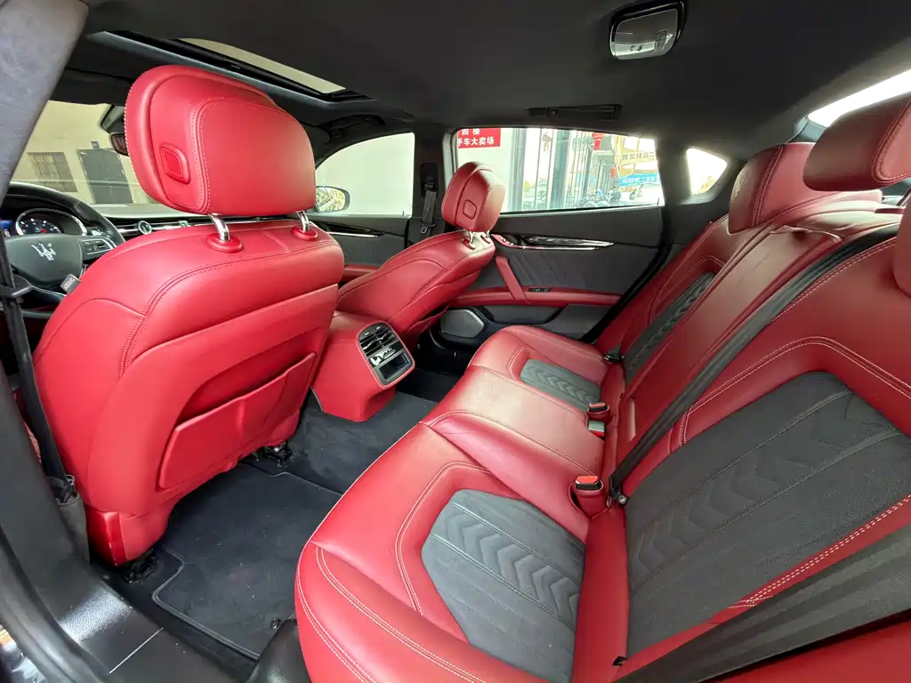 Maserati Chrysler 300C 2018 3.0T S Q4 Luxury Edition 2019 - thumbnail 8