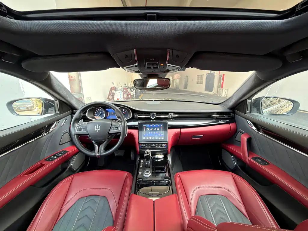 Maserati Chrysler 300C 2018 3.0T S Q4 Luxury Edition 2019 - thumbnail 9