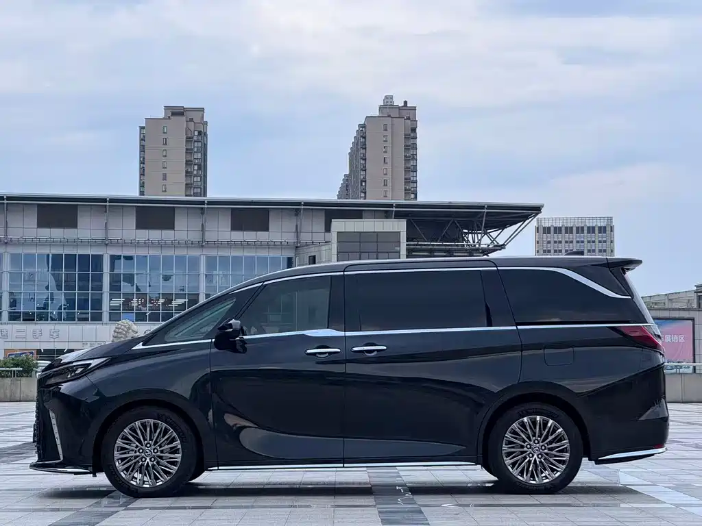 Lexus Lexus LM 2023 500h Six-Seat Executive Version 2024 - thumbnail 3