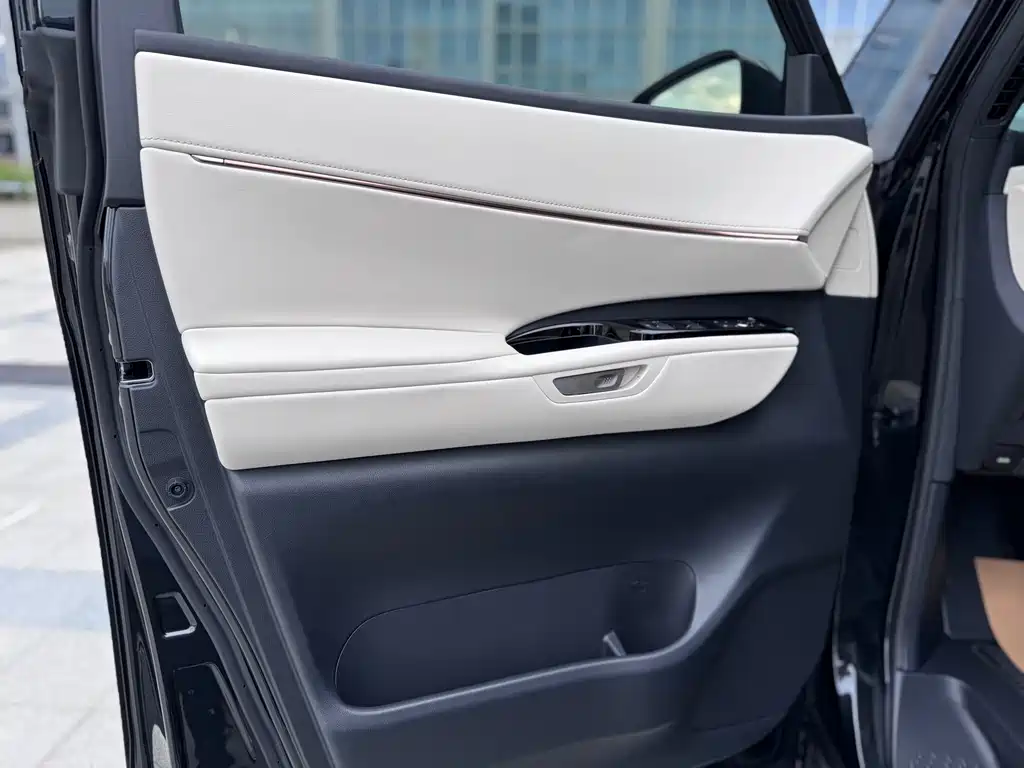 Lexus Lexus LM 2023 500h Six-Seat Executive Version 2024 - thumbnail 7