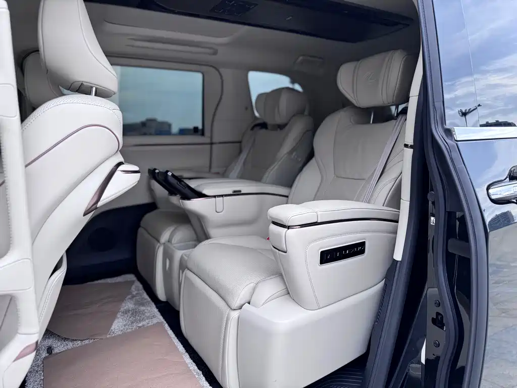 Lexus Lexus LM 2023 500h Six-Seat Executive Version 2024 - thumbnail 10
