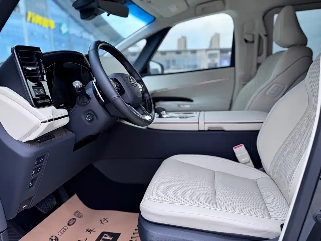 Lexus Lexus LM 2023 500h Six-Seat Executive Version 2024 - thumbnail 11