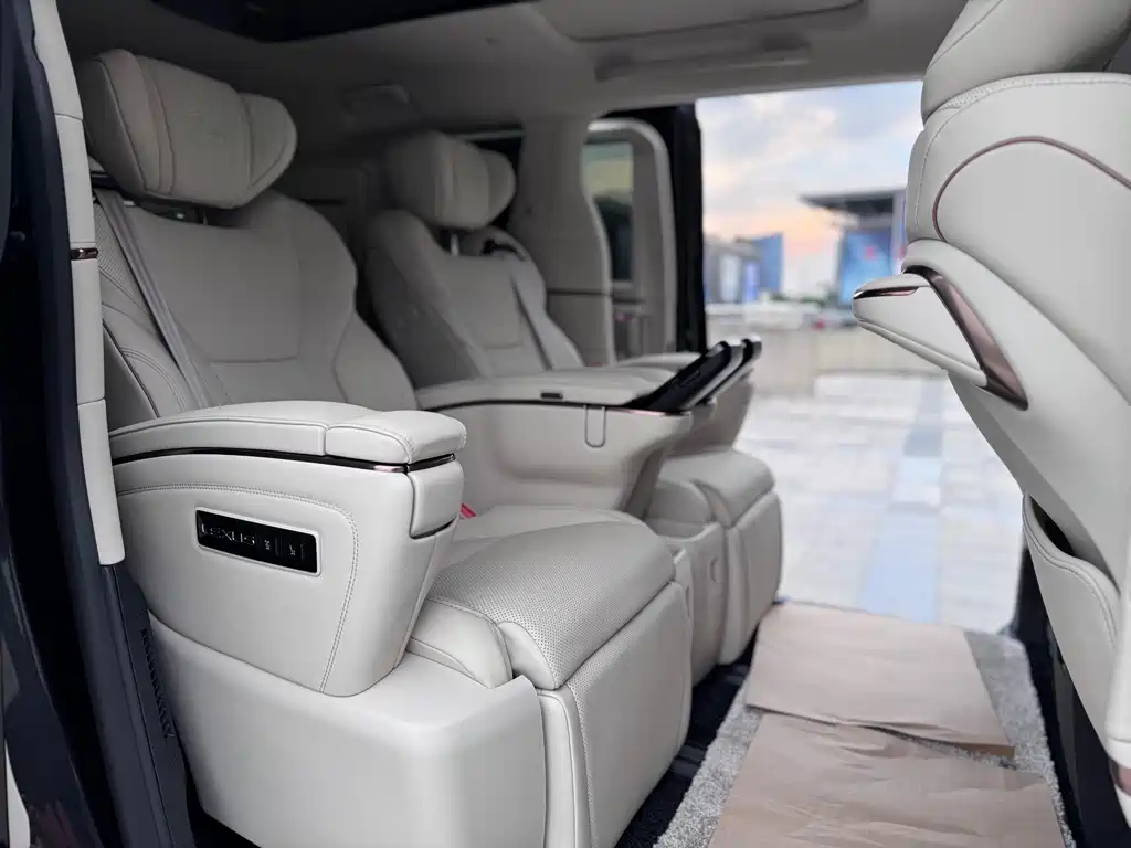 Lexus Lexus LM 2023 500h Six-Seat Executive Version 2024 - thumbnail 12