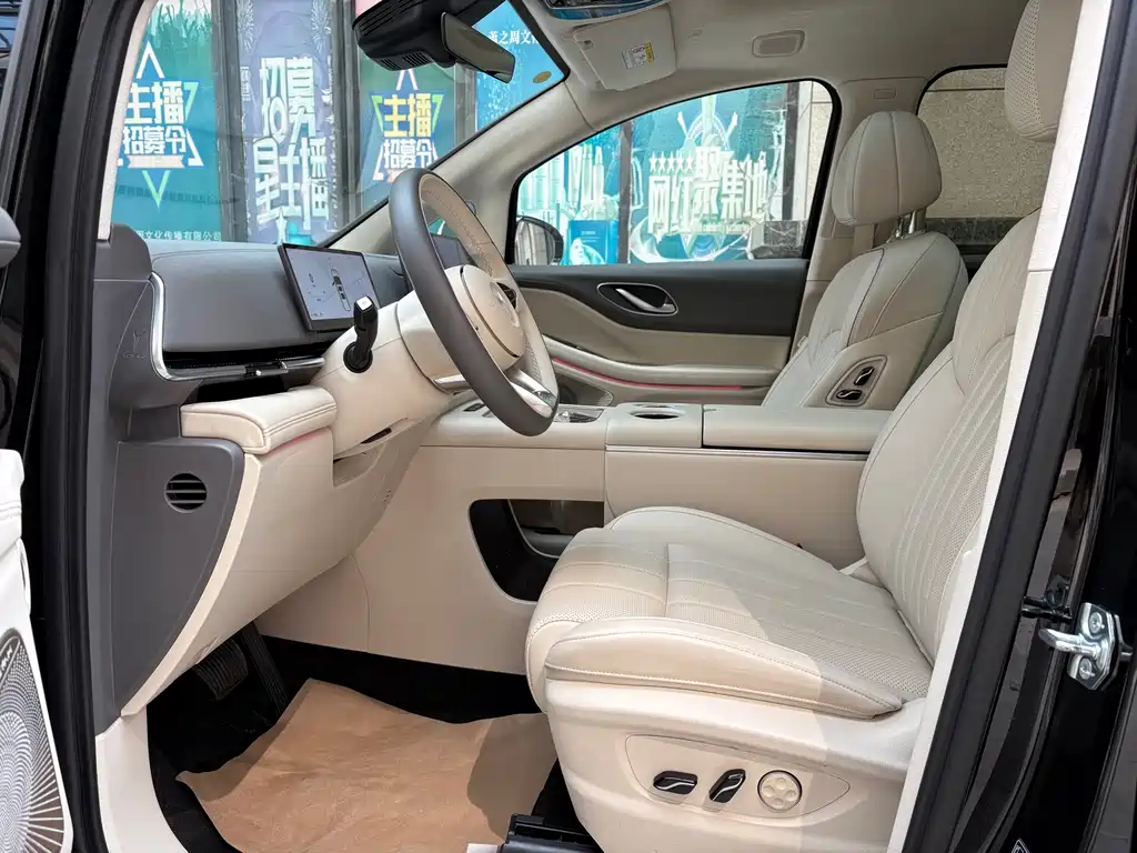 Lantu Automobile Lantu Dreamer 2025 EV AWD Flagship Kunpeng Edition 2024 - thumbnail 5