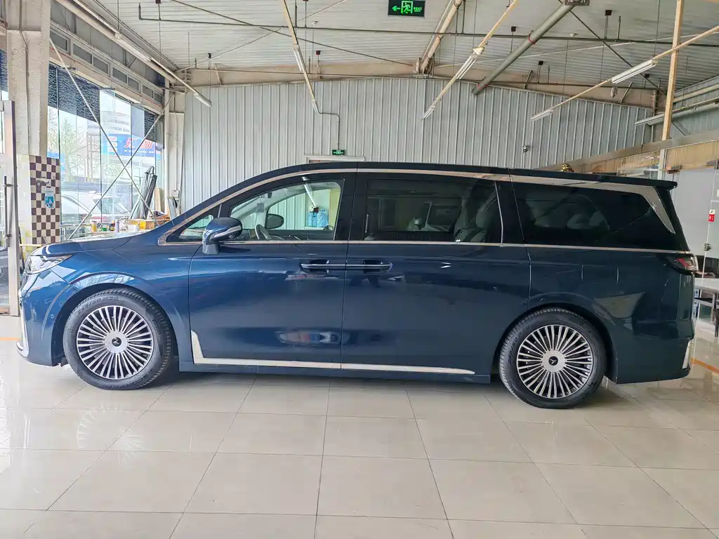 Lantu Automobile Lantu Dreamer 2025 EV AWD Flagship Kunpeng Edition 2025 - thumbnail 3