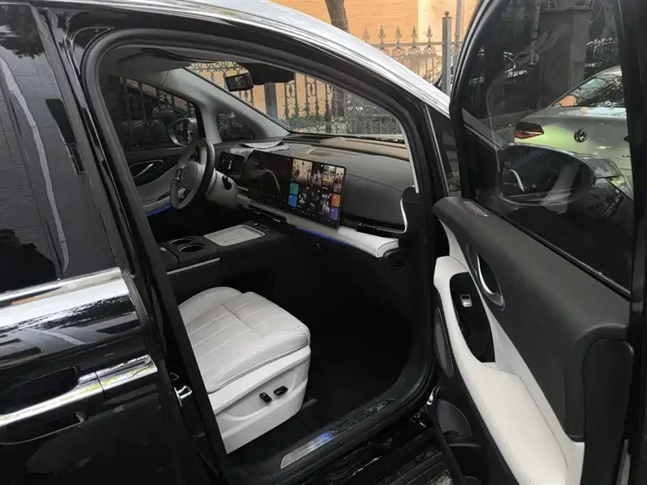 Lantu Automobile Lantu Dreamer 2025 EV AWD Premium Kunpeng Edition 2025 - thumbnail 8