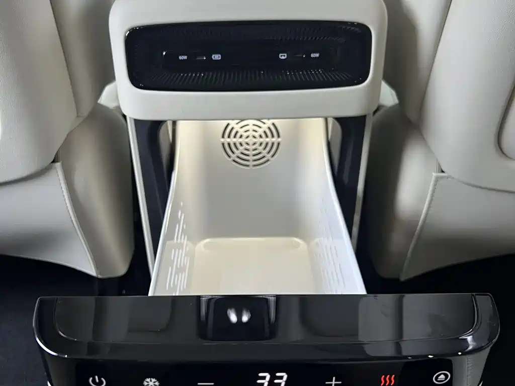 Lantu Automobile Lantu Dreamer 2025 EV AWD Flagship Kunpeng Edition 2024 - thumbnail 9