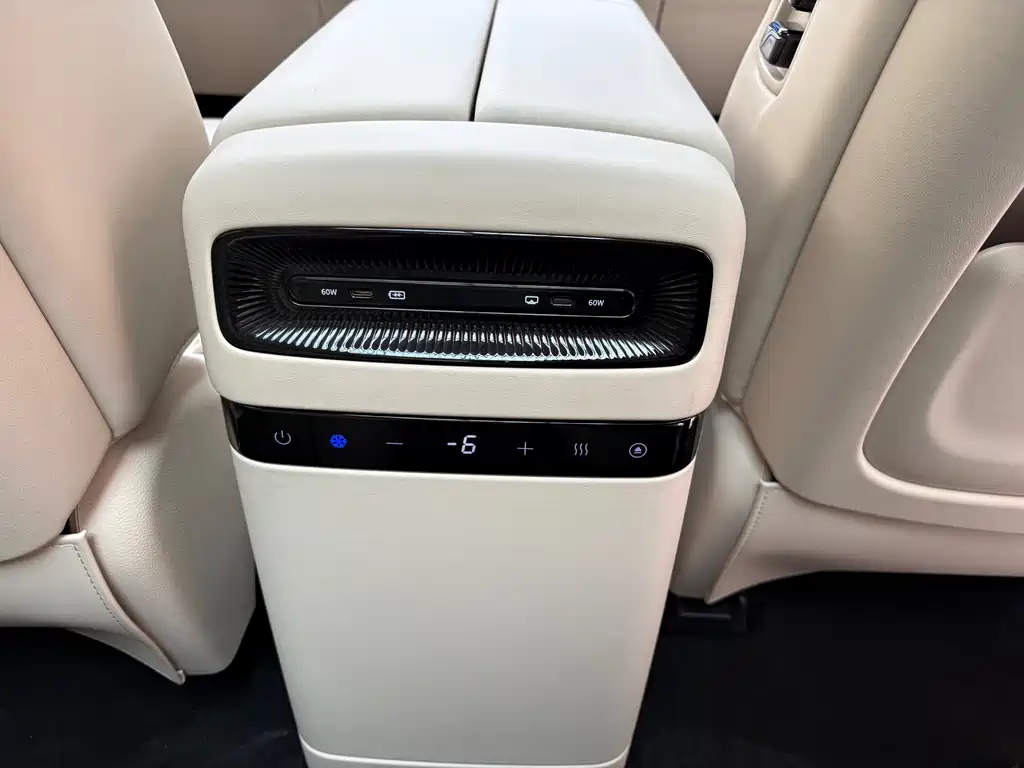 Lantu Automobile Lantu Dreamer 2025 EV AWD Flagship Kunpeng Edition 2024 - thumbnail 14