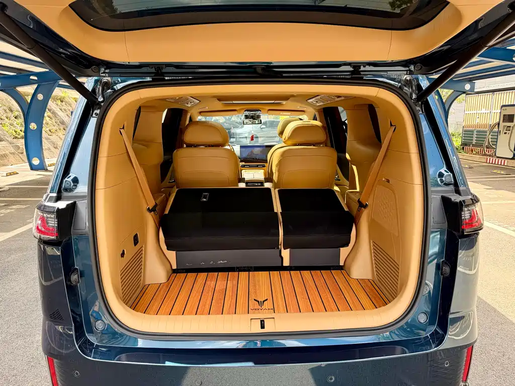 Lantu Automobile Lantu Dreamer 2025 EV AWD Premium Kunpeng Edition 2025 - thumbnail 15