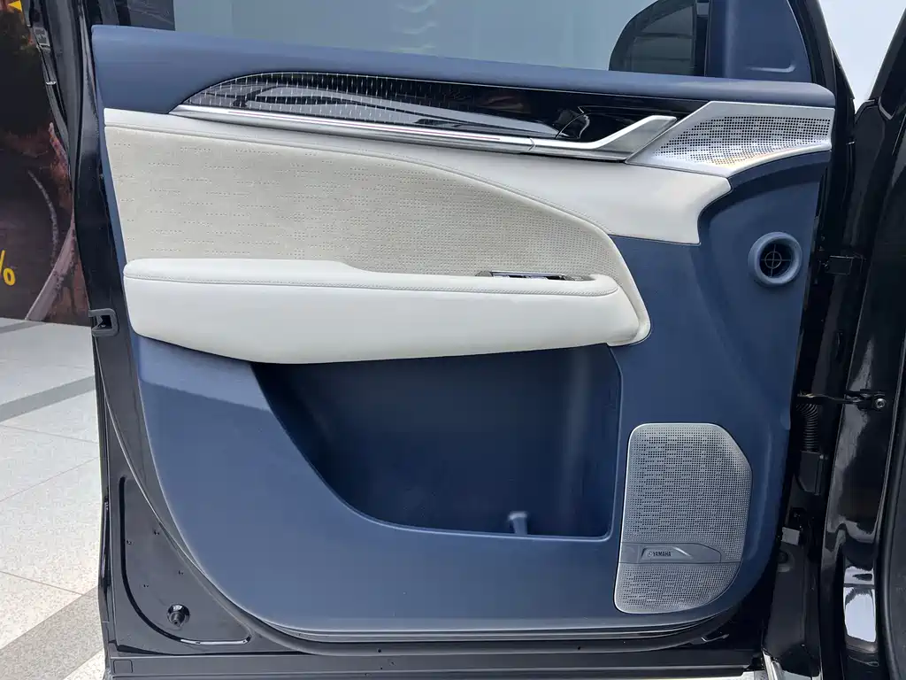 Zeekr Zeekr 009 2024 7 Seat Aisle Version AWD 108kWh 2024 - thumbnail 13