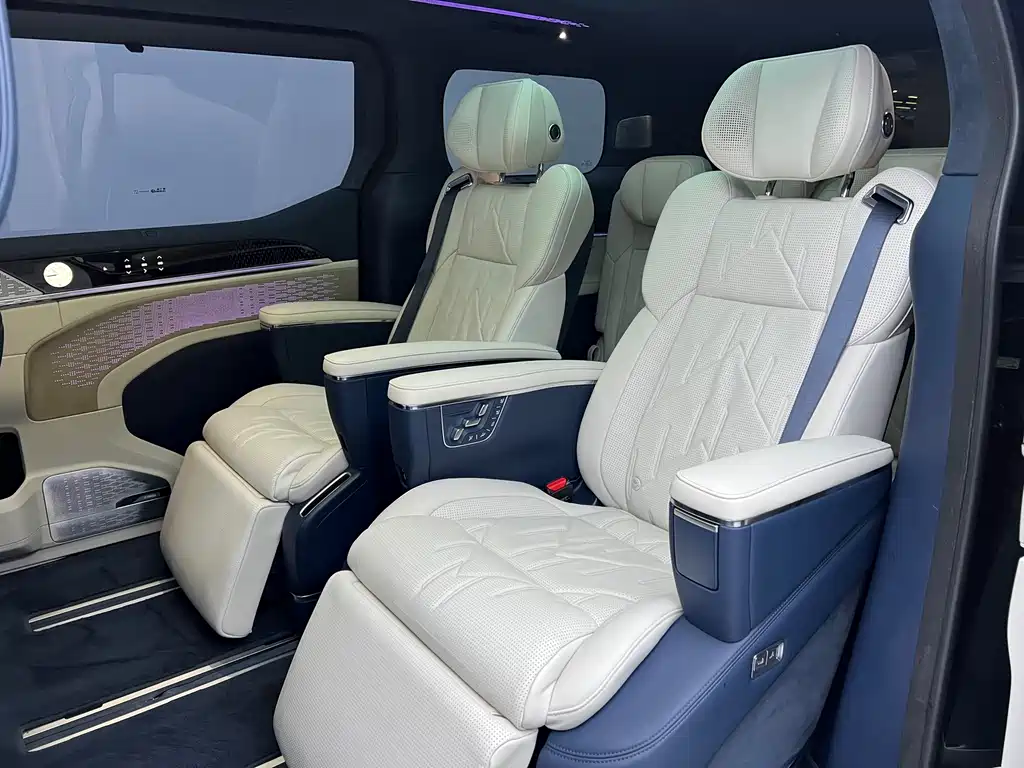 Zeekr Zeekr 009 2024 7 Seat Aisle Version AWD 108kWh 2024 - thumbnail 16