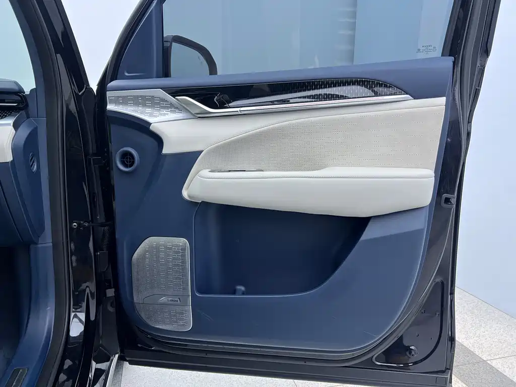 Zeekr Zeekr 009 2024 7 Seat Aisle Version AWD 108kWh 2024 - thumbnail 24