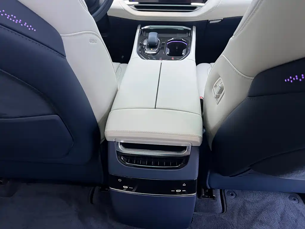 Zeekr Zeekr 009 2024 7 Seat Aisle Version AWD 108kWh 2024 - thumbnail 27