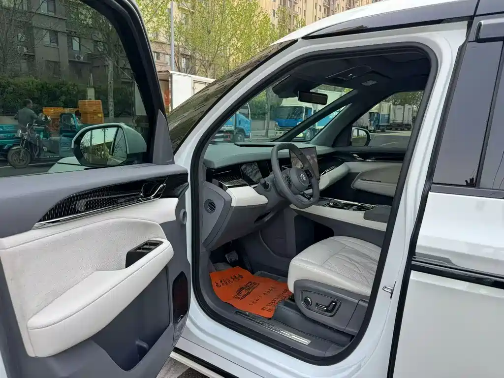 Zeekr Zeekr 009 2024 7 Seat Aisle Version AWD 108kWh 2024 - thumbnail 4
