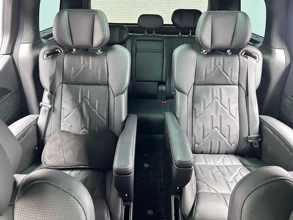 Zeekr Zeekr 009 2024 7 Seat Aisle Version 108kWh 2024 - thumbnail 11