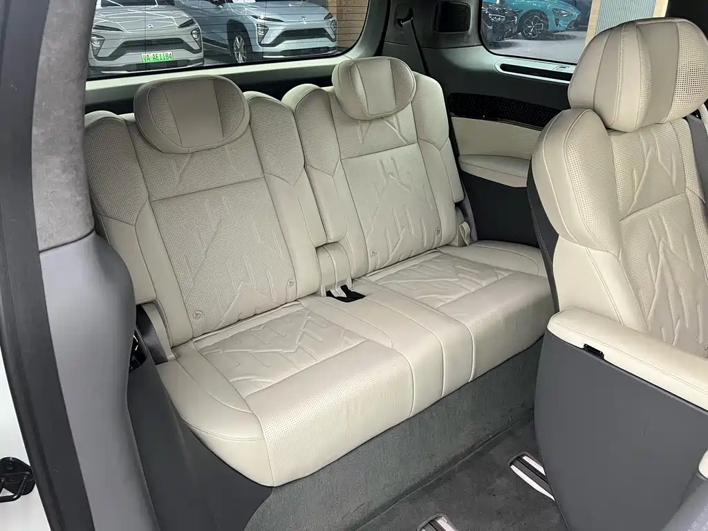 Zeekr Zeekr 009 2024 Six-Seat Executive AWD 108kWh 2024 - thumbnail 2