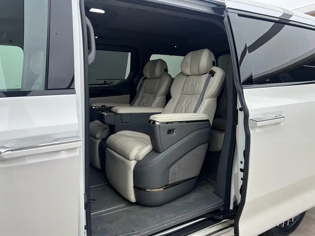 Zeekr Zeekr 009 2024 Six-Seat Executive AWD 108kWh 2024 - thumbnail 5
