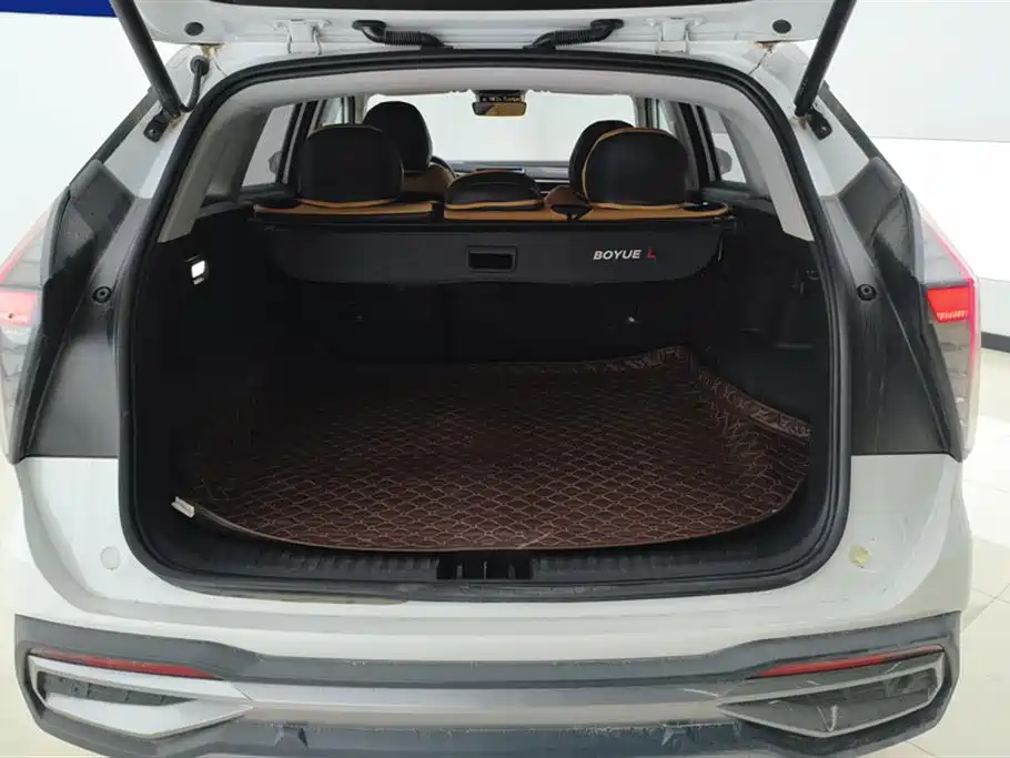 Geely Auto Boyue L 2023 1.5TD DCT Premium 2023 - thumbnail 4