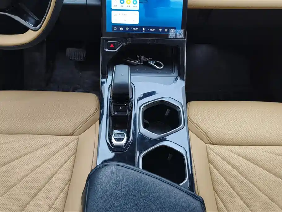 Geely Auto Boyue L 2023 1.5TD DCT Premium 2023 - thumbnail 16