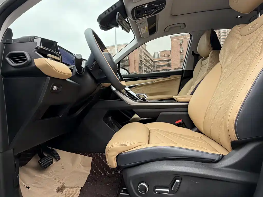 Geely Auto Boyue L 2023 2.0TD DCT Flagship 2023 - thumbnail 8