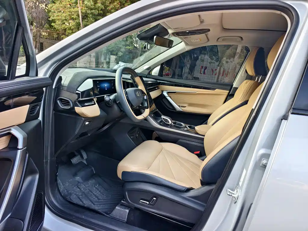 Geely Auto Emgrand L 2023 2.0TD DCT Premium 2023 - thumbnail 4