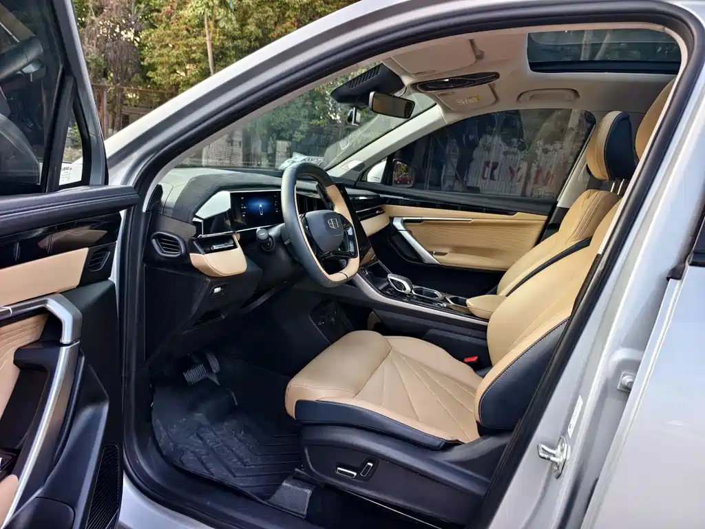 Geely Auto Emgrand L 2023 2.0TD DCT Premium 2023 - thumbnail 6