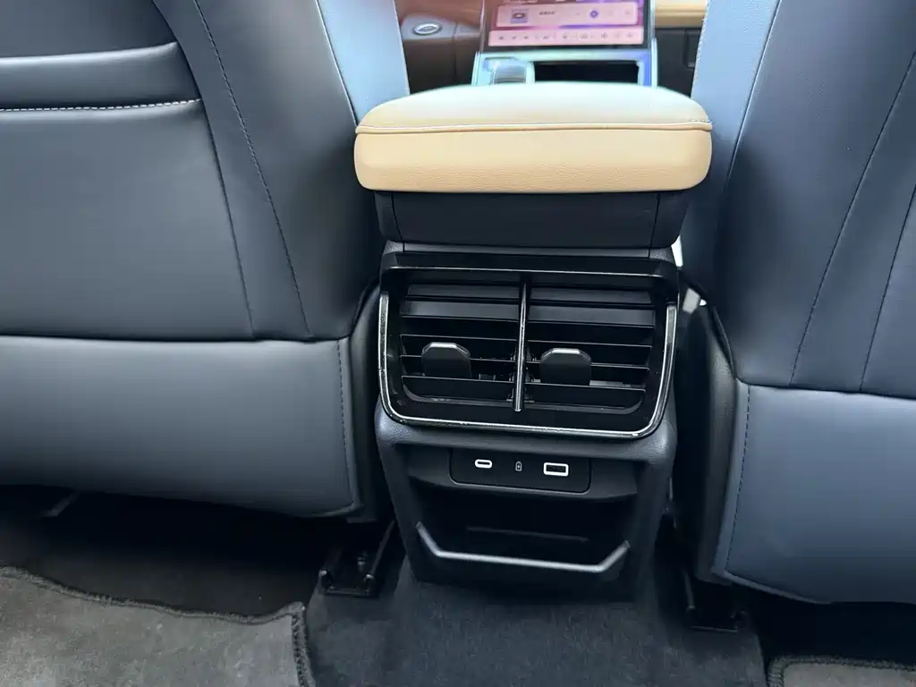 Geely Auto Boyue L 2023 2.0TD DCT Flagship 2023 - thumbnail 8
