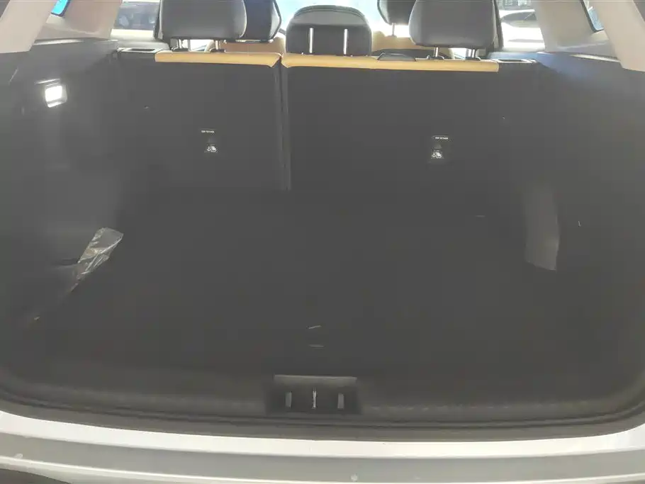 Geely Auto Boyue L 2023 2.0TD DCT Premium 2022 - thumbnail 5