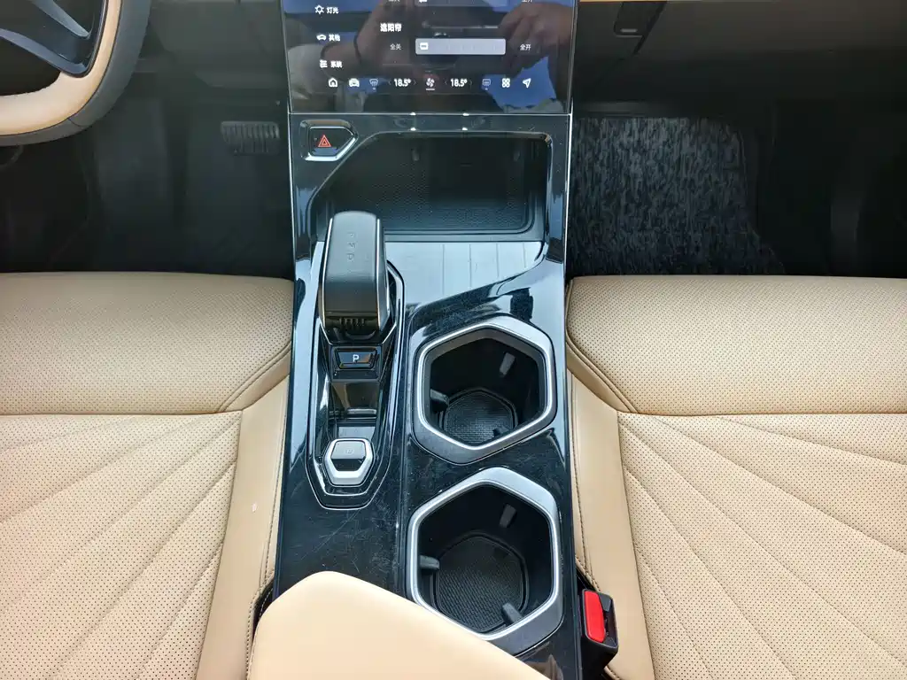 Geely Auto Emgrand L 2023 2.0TD DCT Premium 2023 - thumbnail 10