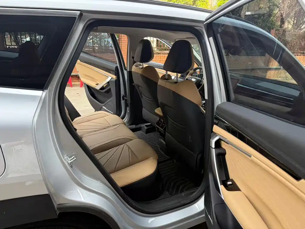 Geely Auto Boyue L 2023 1.5TD DCT Premium 2024 - thumbnail 4