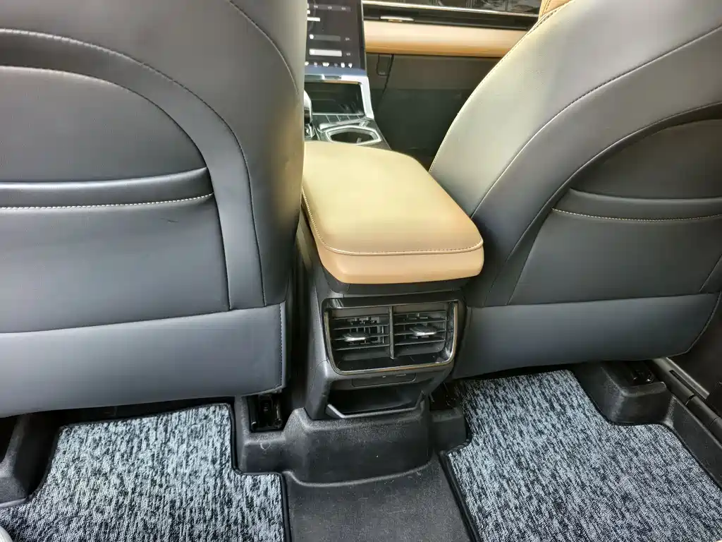 Geely Auto Emgrand L 2023 2.0TD DCT Premium 2023 - thumbnail 11