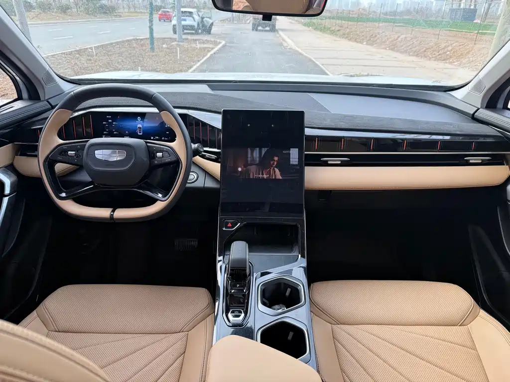Geely Auto Emgrand L 2024 1.5TD DCT Premium 2024 - thumbnail 6