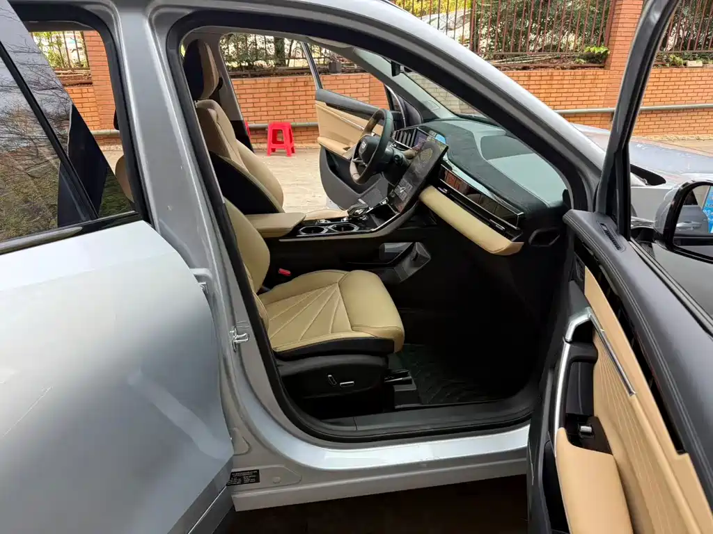 Geely Auto Boyue L 2023 1.5TD DCT Premium 2024 - thumbnail 5