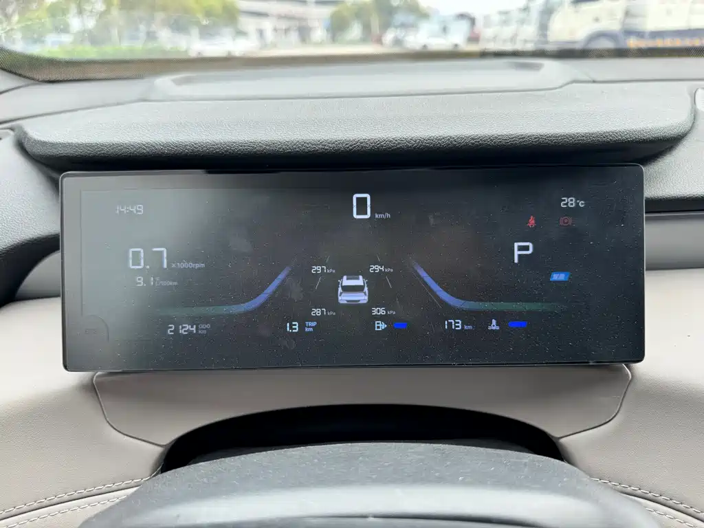 Geely Auto Emgrand L 2025 4th Gen 1.5TD DCT Launch Edition 2025 - thumbnail 9