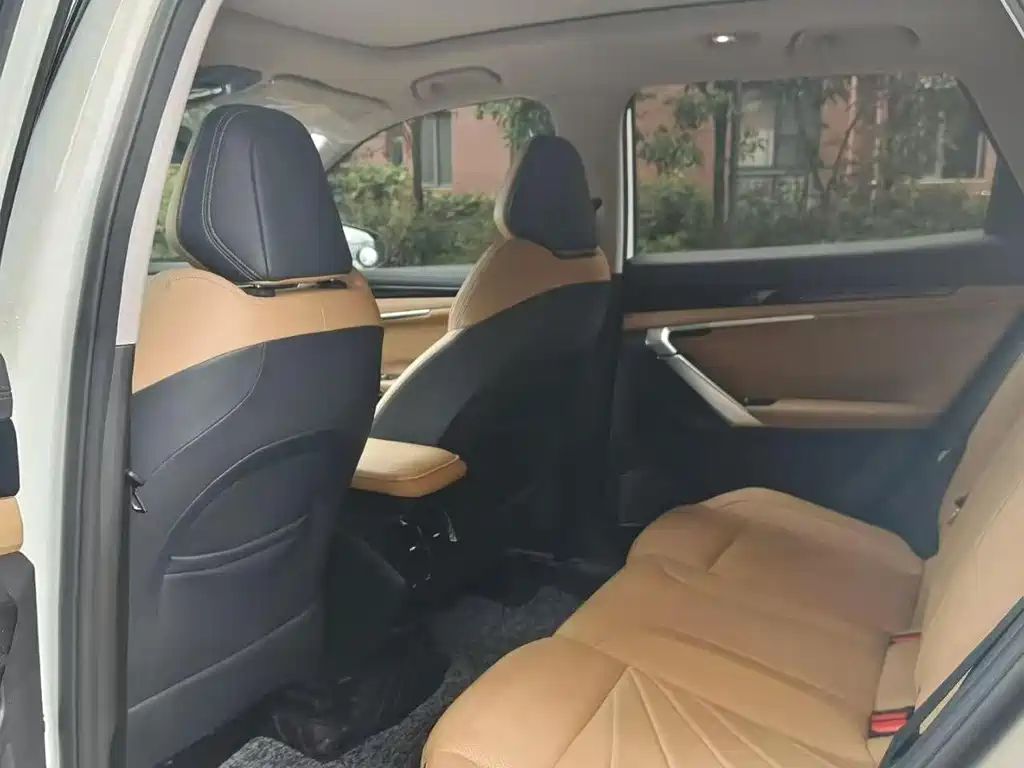 Geely Auto Boyue L 2023 1.5TD DCT Premium 2023 - thumbnail 4