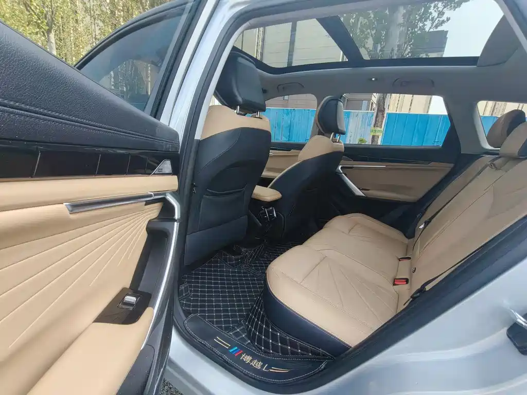 Geely Auto Boyue L 2023 1.5TD DCT Premium 2023 - thumbnail 5