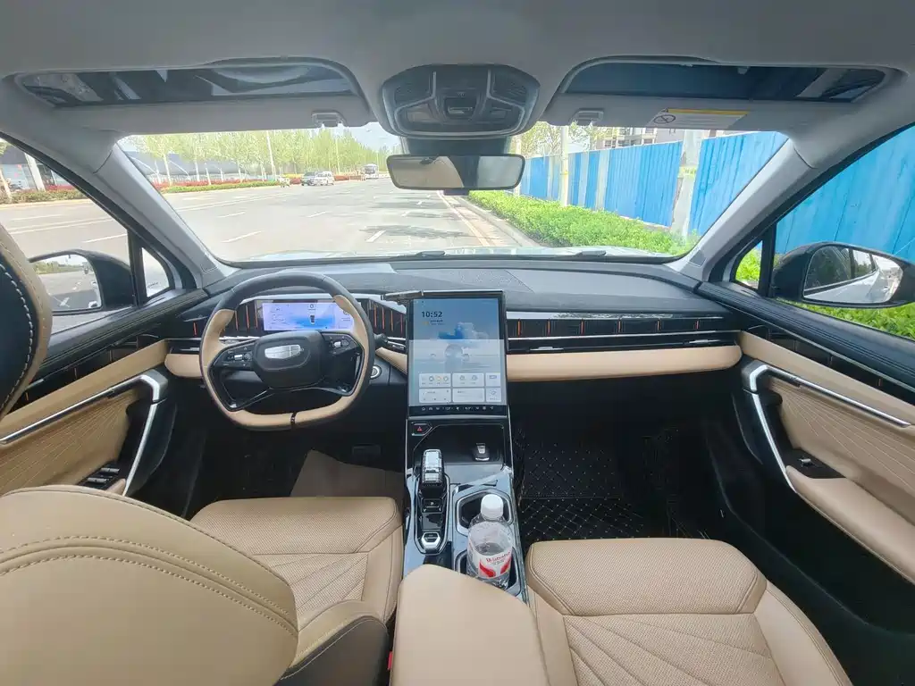 Geely Auto Boyue L 2023 1.5TD DCT Premium 2023 - thumbnail 6