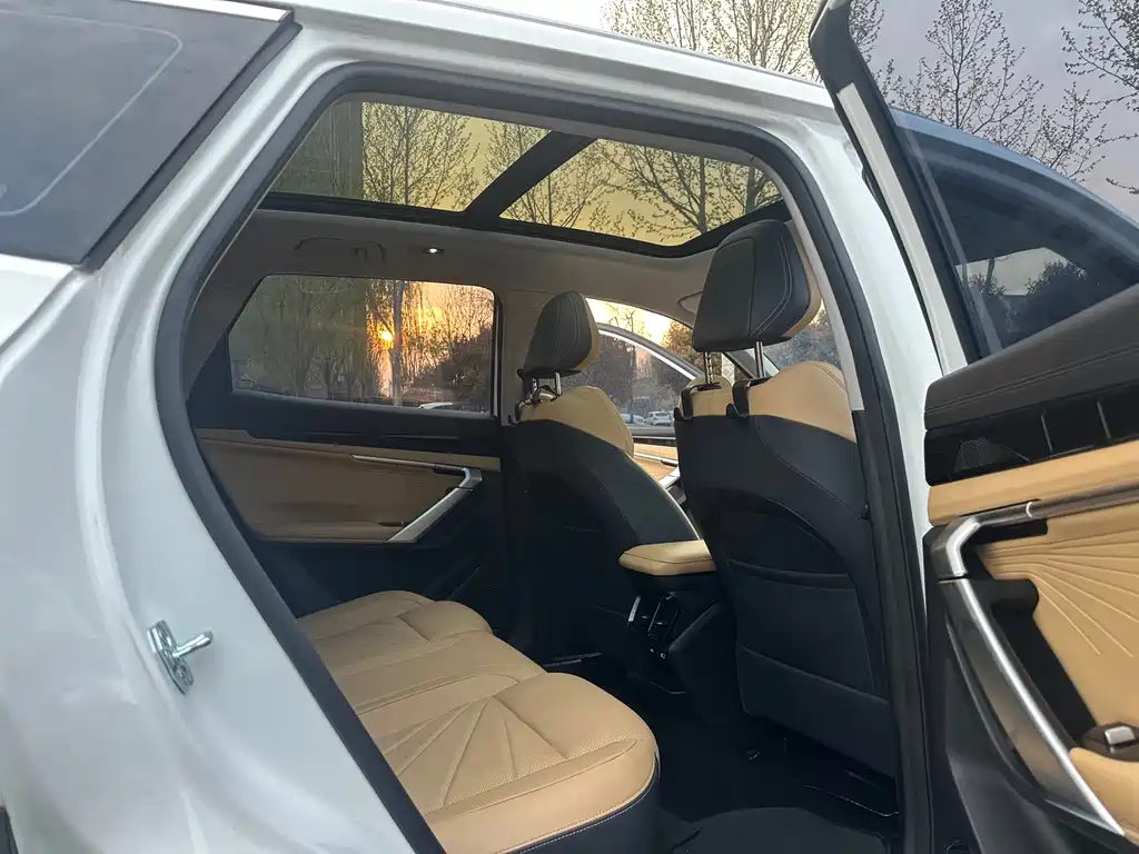 Geely Auto Emgrand L 2024 1.5TD DCT Premium Edition 2023 - thumbnail 12