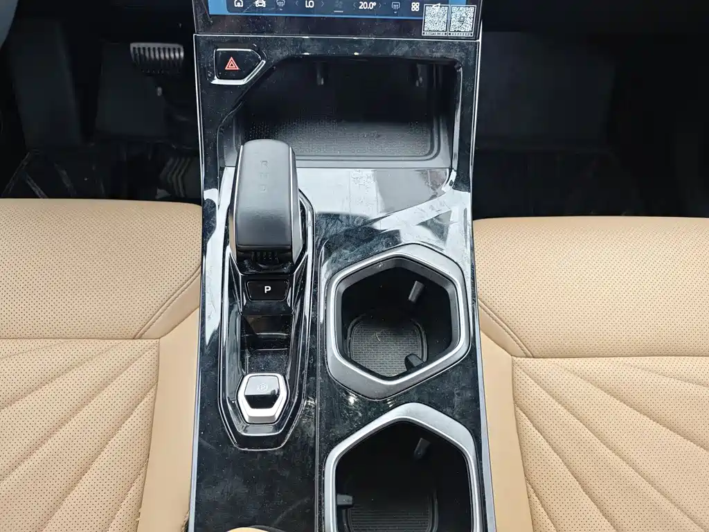 Geely Auto Boyue L 2023 1.5TD DCT Luxury 2022 - thumbnail 9