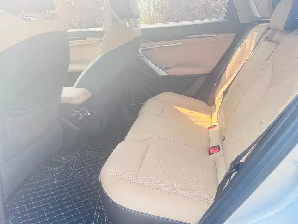 Geely Auto Boyue L 2023 1.5TD DCT Premium 2023 - thumbnail 5