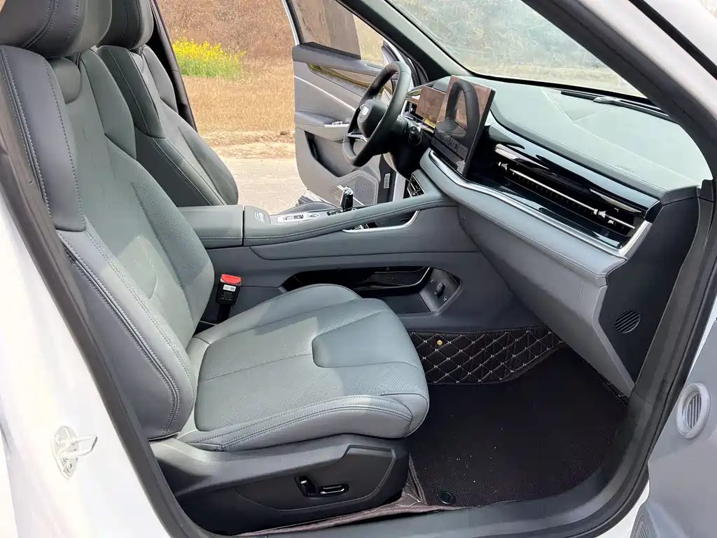 Geely Auto Emgrand 2026 1.5TD Premium 2025 - thumbnail 16