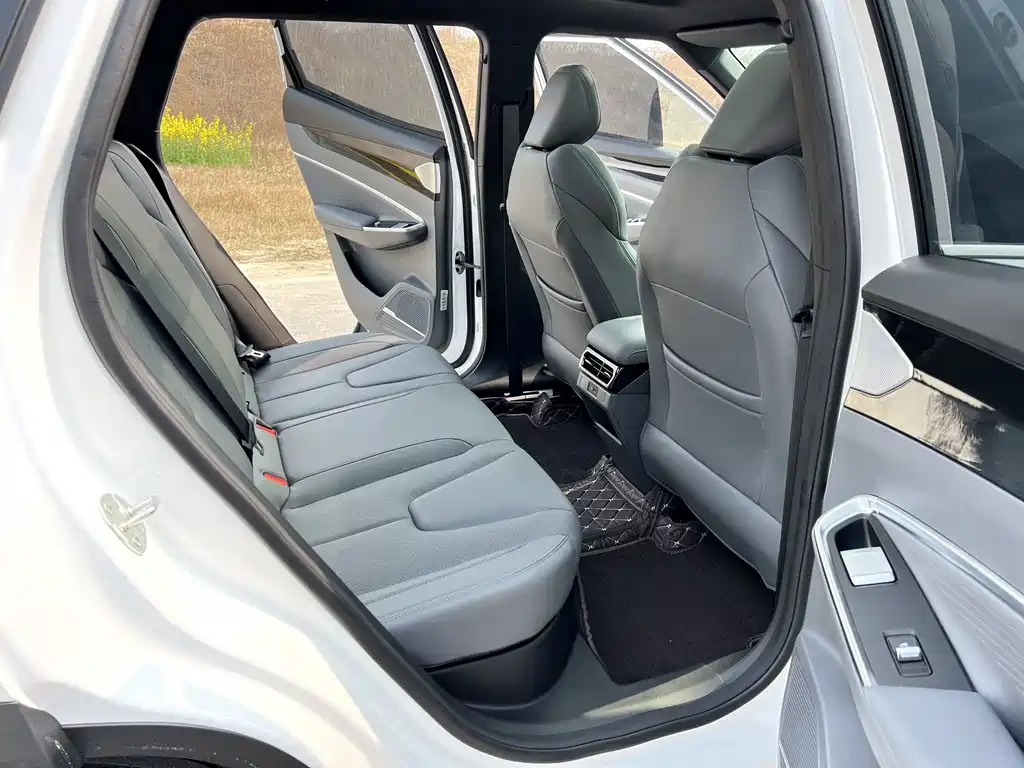 Geely Auto Emgrand 2026 1.5TD Premium 2025 - thumbnail 17