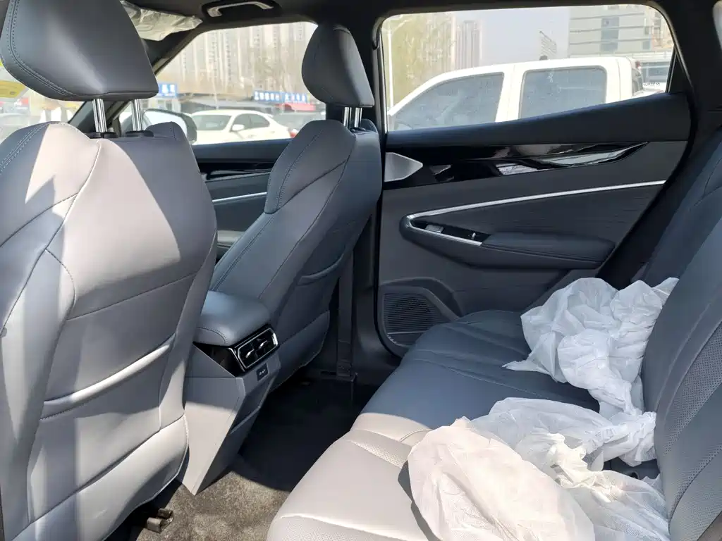 Geely Auto Emgrand 2026 1.5TD Dream 2026 - thumbnail 2