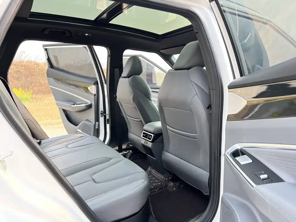 Geely Auto Emgrand 2026 1.5TD Premium 2025 - thumbnail 18