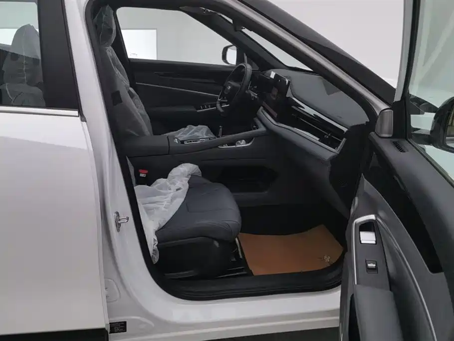 Geely Auto Emgrand 2026 1.5TD Dream 2026 - thumbnail 8