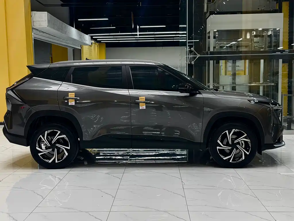 Geely Auto Emgrand 2024 1.5TD Dragon Edition 2025 - thumbnail 3