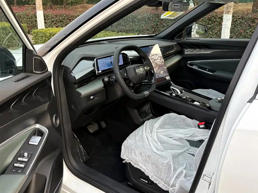 Geely Auto Emgrand 2024 1.5TD SmartLink+ 2026 - thumbnail 4