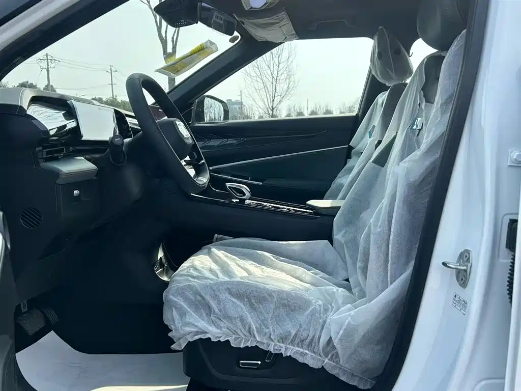 Geely Auto Emgrand 2024 1.5TD SmartLink+ 2026 - thumbnail 4