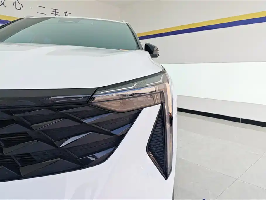 Geely Auto Emgrand 2024 1.5TD SmartLink+ 2025 - thumbnail 5