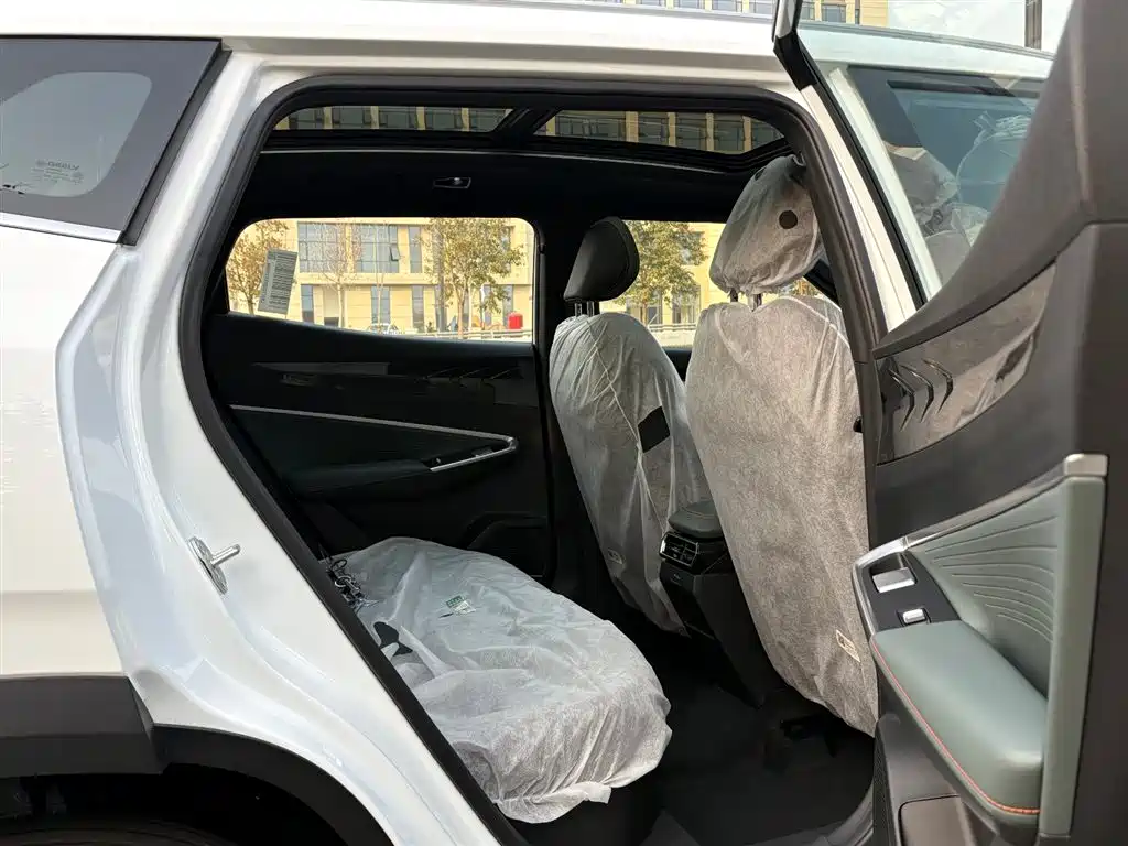 Geely Auto Emgrand 2024 1.5TD SmartLink+ 2026 - thumbnail 5